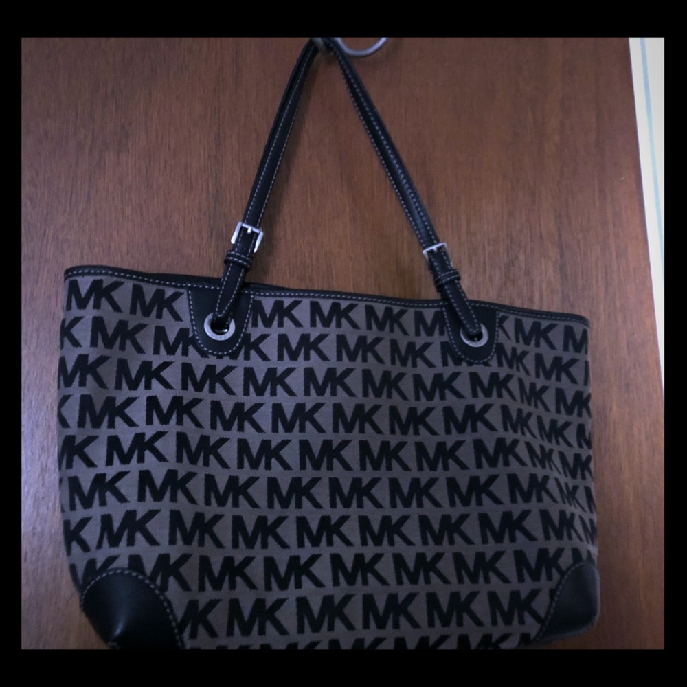 Large Michael Kors purse black-on-grey w/silver